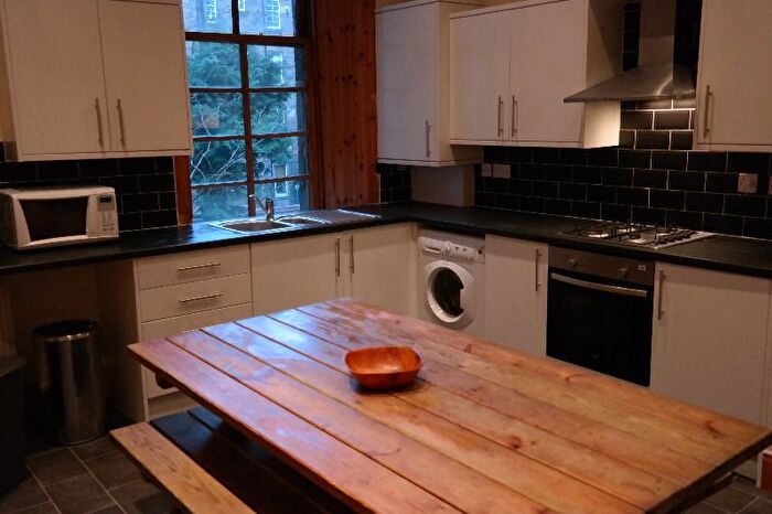 5 Bedroom Flat To Rent In Hillhead Street, Hillhead, Glasgow, G12