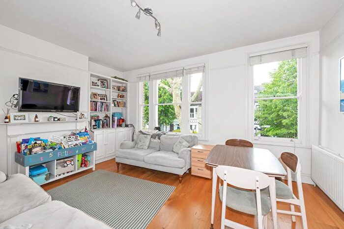 2 Bedroom Flat To Rent In Wendell Road, Wendell Park, Shepherd's Bush, W12