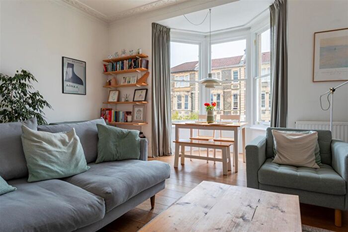 2 Bedroom Flat For Sale In West Park, Bristol, BS8