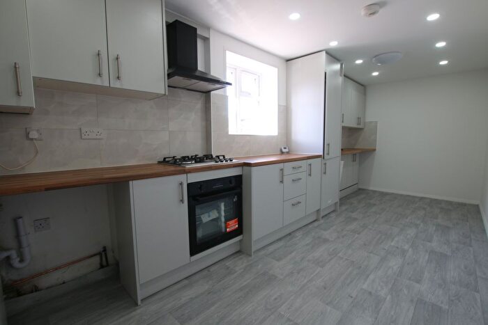 6 Bedroom Detached House To Rent In Ingleside, Colnbrook, Slough, SL3