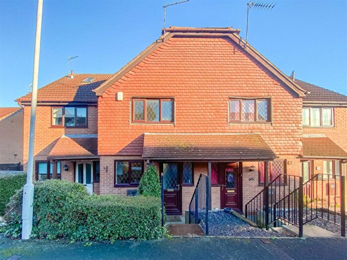 2 Bedroom Town House To Rent In Hillcrest View, Carlton, Nottingham, NG4