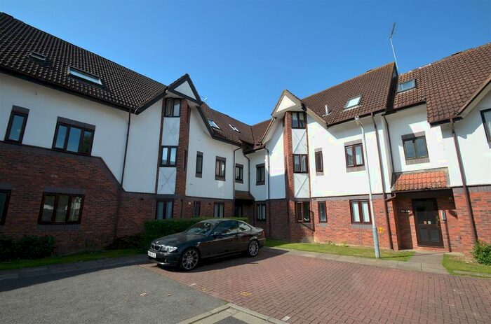 2 Bedroom Flat To Rent In Wren Drive, West Drayton, UB7