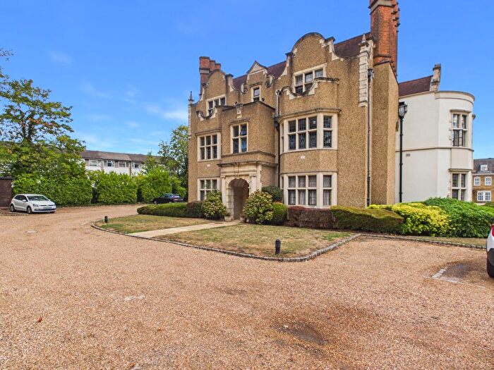2 Bedroom Flat For Sale In Vicarage Road, Staines-Upon-Thames, Surrey, TW18