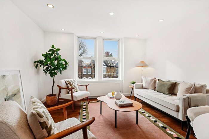 2 Bedroom Flat For Sale In Hastings Road, Ealing, London, W13