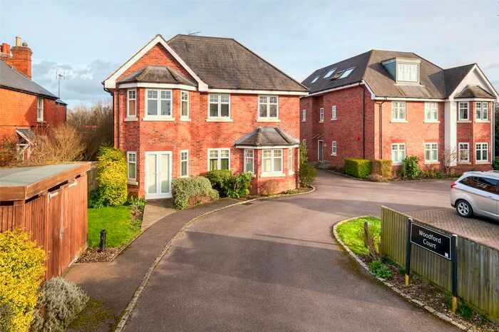 2 Bedroom Flat To Rent In Western Avenue, Woodley, Reading, Berkshire, RG5