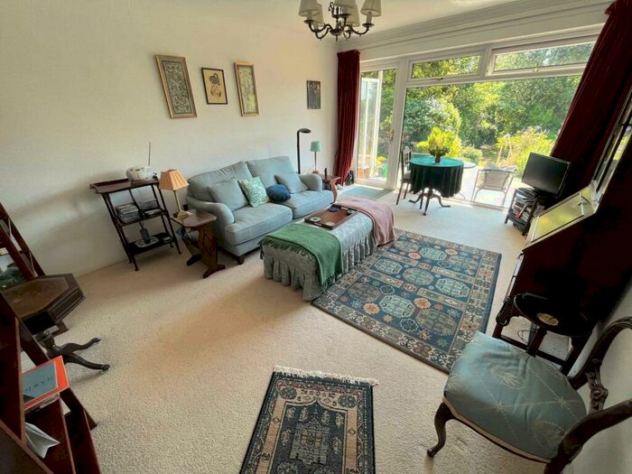 2 Bedroom Flat For Sale In Cranford Avenue, Exmouth, EX8