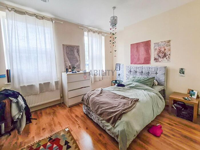 4 Bedroom Flat To Rent In Commercial Road, Bedroom In, E1
