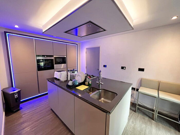 2 Bedroom Apartment For Sale In St James Court, Stratford Road, Shirley, B90