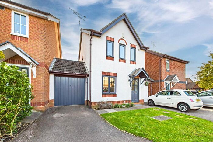 3 Bedroom Link Detached House For Sale In Madox Brown End, College Town, Sandhurst, Berkshire, GU47