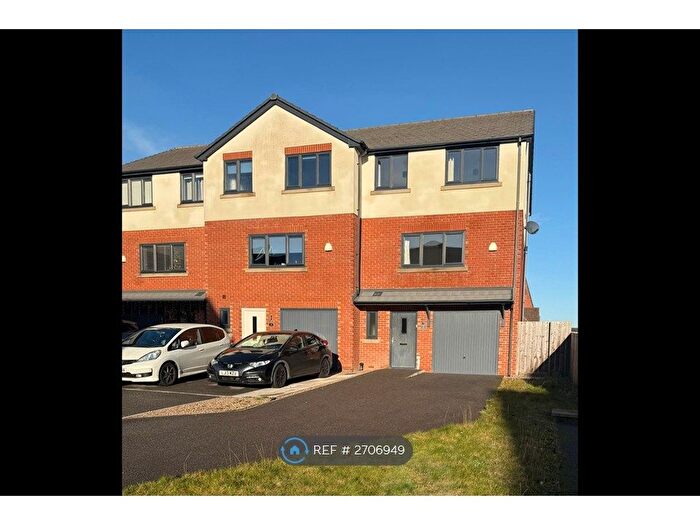 4 Bedroom End Terrace House To Rent In Cobble Close, Oswaldtwistle, Accrington, BB5