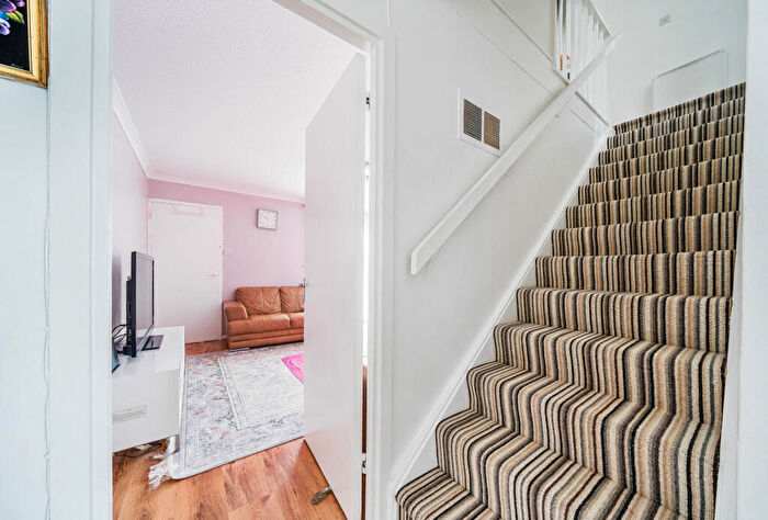 3 Bedroom Terraced House For Sale In Crocus Field, Barnet, EN5