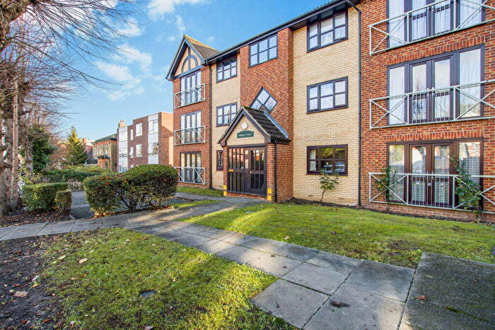 1 Bedroom Flat For Sale In Friern Park, North Finchley, N12