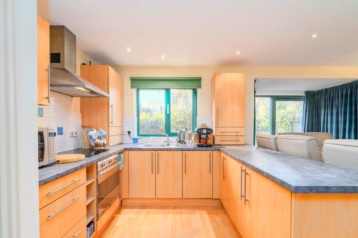 2 Bedroom Ground Flat To Rent In Woodhead Drive, Cambridge, CB4