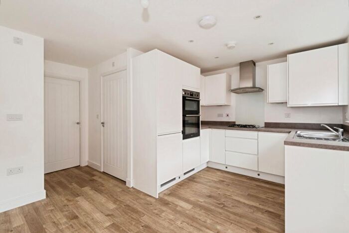 3 Bedroom Semi Detached House For Sale In Tyrell Way, Horley, Surrey, RH6