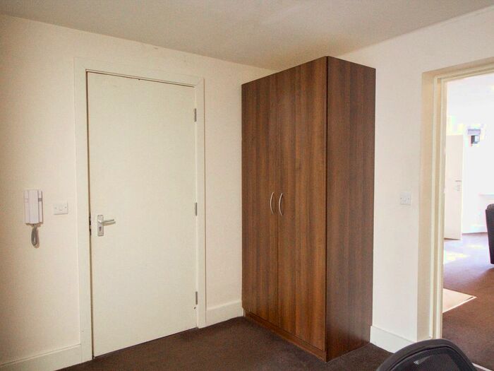 2 Bedroom Flat To Rent In Clarendon Road, Leeds, LS2