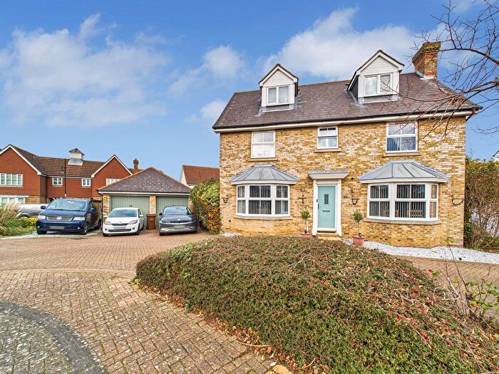 5 Bedroom Detached House For Sale In The Pinnacles, St. Marys Island, Chatham, ME4