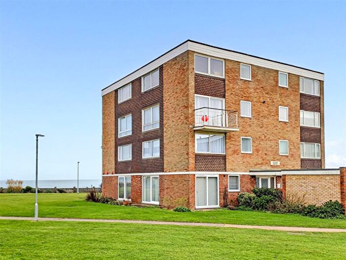 2 Bedroom Maisonette For Sale In Elgar Court, Millfield Close, Rustington, BN16