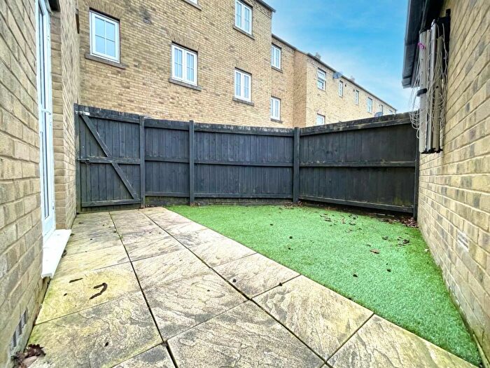 2 Bedroom Apartment For Sale In Tenby Grove, Kingsmead, Milton Keynes, MK4