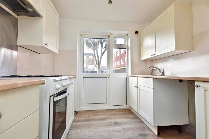 4 Bedroom End Of Terrace House To Rent In Barden Road, Eastbourne, BN22