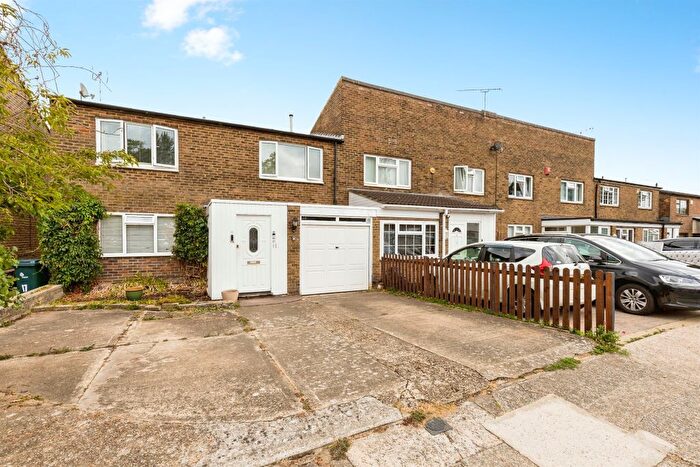 2 Bedroom Flat For Sale In Lismore Crescent, Crawley, RH11