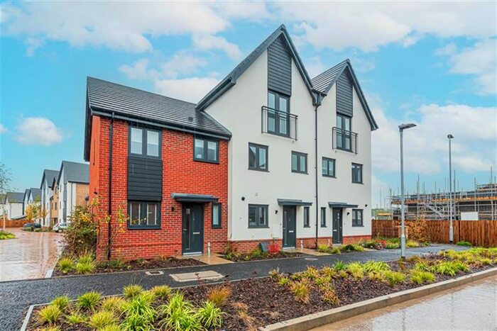 3 Bedroom Town House To Rent In Ireland Road, Crowthorne, RG45