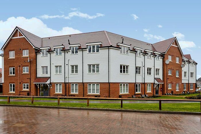 2 Bedroom Flat To Rent In Fontwell, BN18