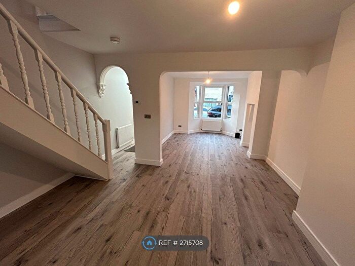 3 Bedroom Terraced House To Rent In Curtis Street, Swindon, SN1