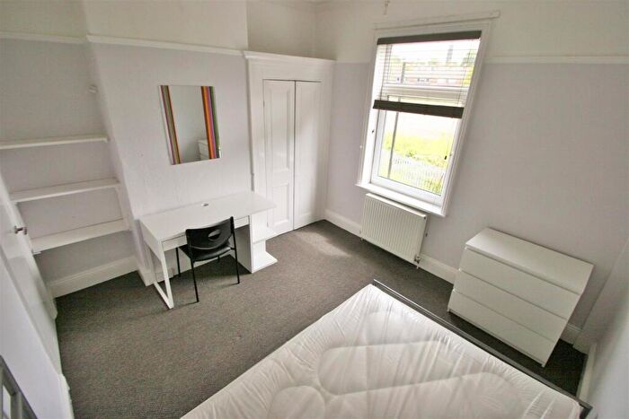 5 Bedroom Terraced House To Rent In Chestnut Avenue, Hyde Park, Leeds, LS6