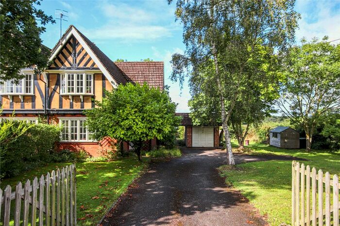 3 Bedroom Semi-Detached House For Sale In Hamptons Road, Hadlow, Tonbridge, Kent, TN11