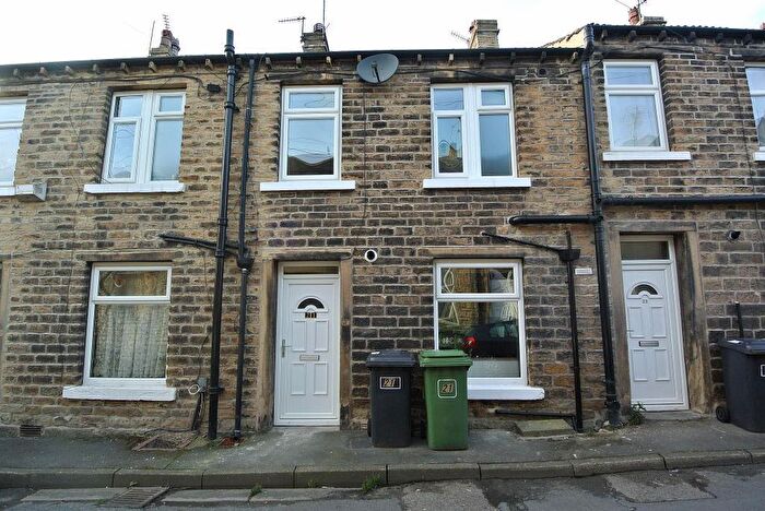 1 Bedroom Terraced House To Rent In Victoria Street, Moldgreen, Huddersfield, HD5