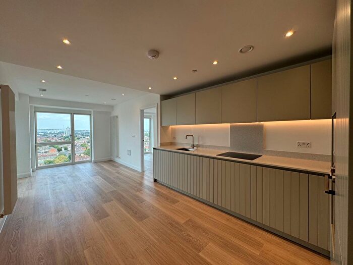 2 Bedroom Flat To Rent In Western Gateway, London, E16