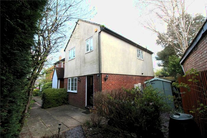 3 Bedroom Semi-Detached House To Rent In Fitzroy Close, CM12
