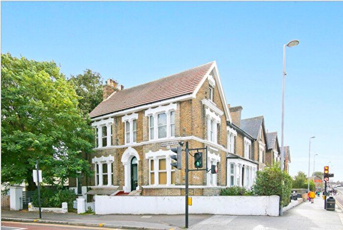 2 Bedroom Flat To Rent In High Road Leyton, Leyton, London, E10