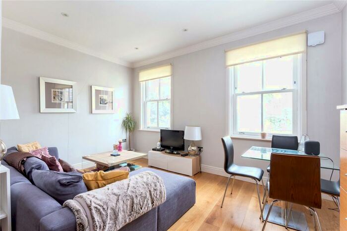 2 Bedroom Apartment To Rent In Green Lanes, Newington Green, N16