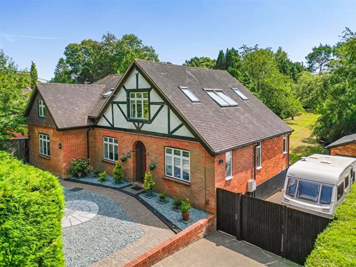 5 Bedroom Detached House For Sale In Addiscombe Road, Crowthorne, Berkshire, RG45