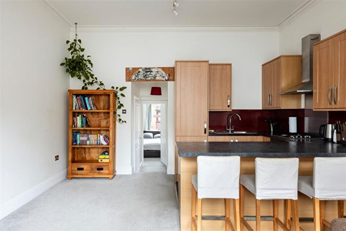 1 Bedroom Flat For Sale In Croydon Road, Reigate, RH2