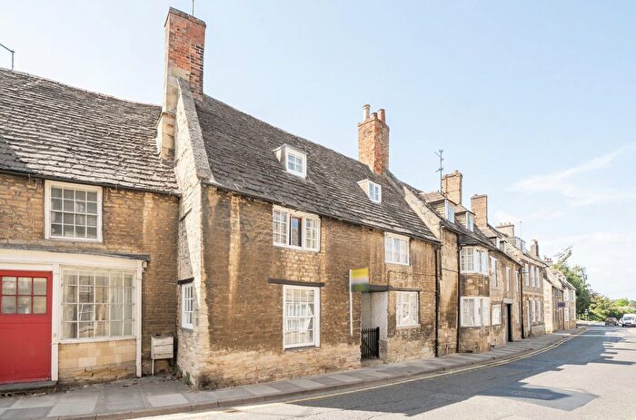 3 Bedroom Terraced House For Sale In North Street, Oundle, Peterborough, Northamptonshire, PE8