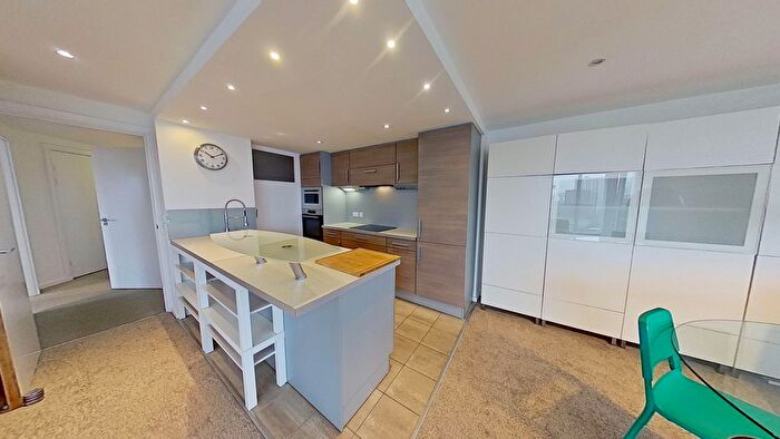 2 Bedroom Flat To Rent In Trinity One, East Street, Leeds City Centre, Leeds, LS9