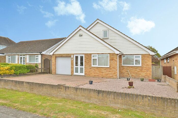 4 Bedroom Bungalow For Sale In Queens Road, Littlestone, New Romney, Kent, TN28