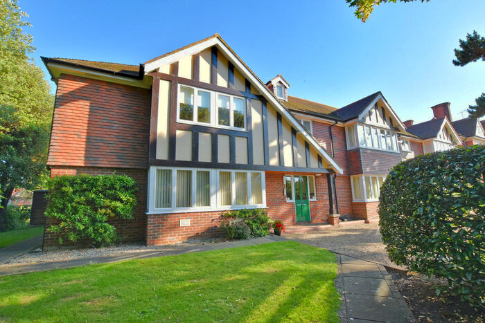 2 Bedroom Apartment To Rent In Cliff Avenue, Cromer, NR27