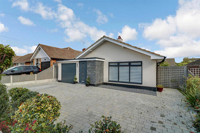 2 Bedroom Detached Bungalow For Sale In Rodbridge Drive, Southend-on-sea, SS1