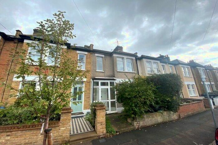 2 Bedroom Property To Rent In Dupont Road, London, SW20