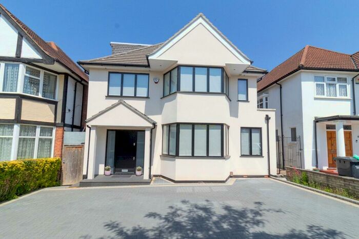 6 Bedroom Detached House To Rent In The Drive, Edgware, HA8