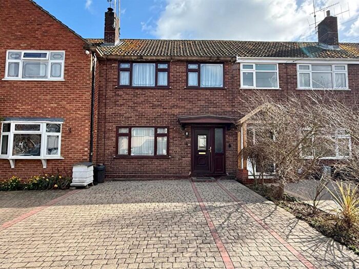 3 Bedroom Terraced House For Sale In Pinewood Way, Hutton, Brentwood, CM13