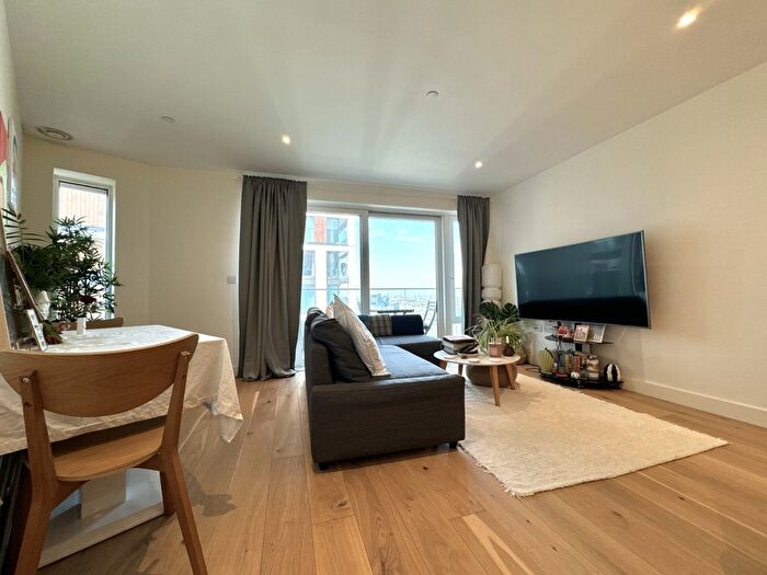 2 Bedroom Flat To Rent In Deveraux House, Duke Of Wellington Avenue, Woolwich, London, SE18