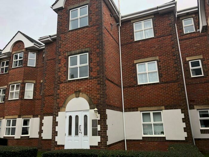 2 Bedroom Apartment To Rent In Regents Court, RG21