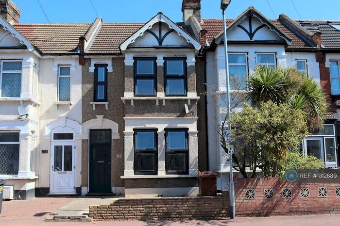 4 Bedroom Terraced House To Rent In Park Avenue, Barking, IG11