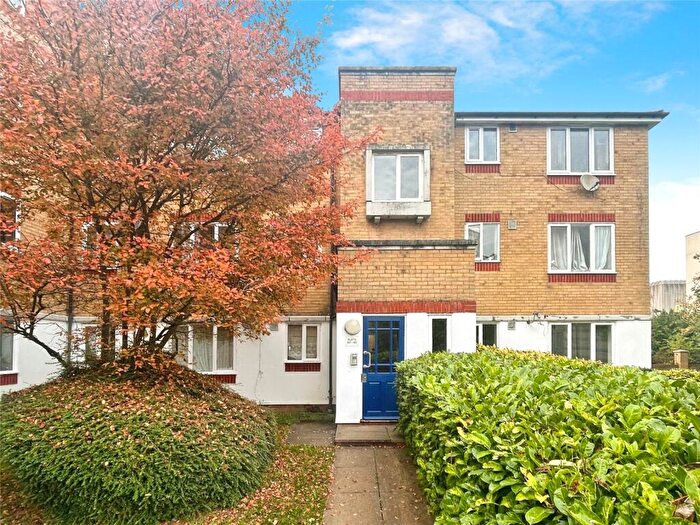 2 Bedroom Apartment For Sale In Dadswood, Harlow, Essex, CM20