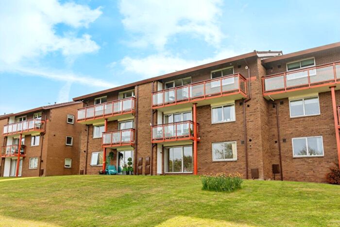2 Bedroom Flat For Sale In Knoll Hill, Bristol, BS9