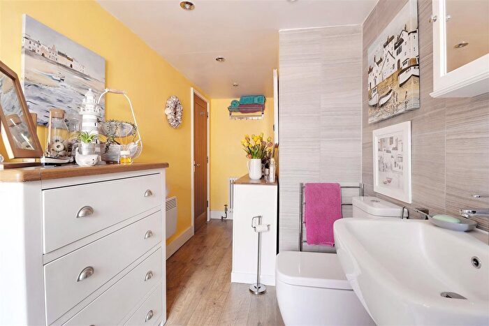 2 Bedroom Detached Bungalow For Sale In Main Street, Ellerker, Brough, HU15